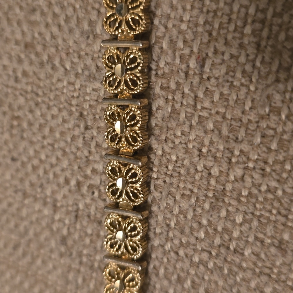 Vintage 80's Gold Tone Flower Bracelet